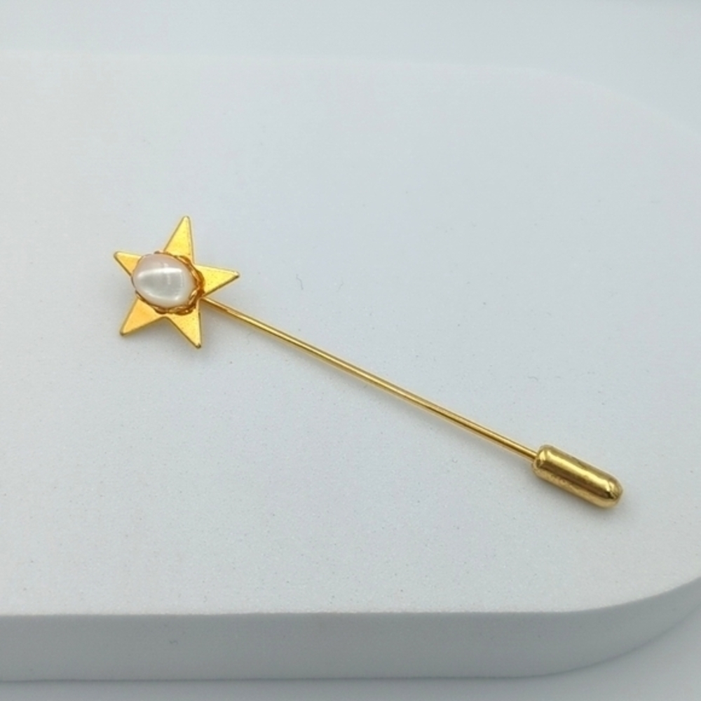 Vintage gold tone star and cat eye stick pin